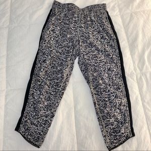 Lululemon pants size 6